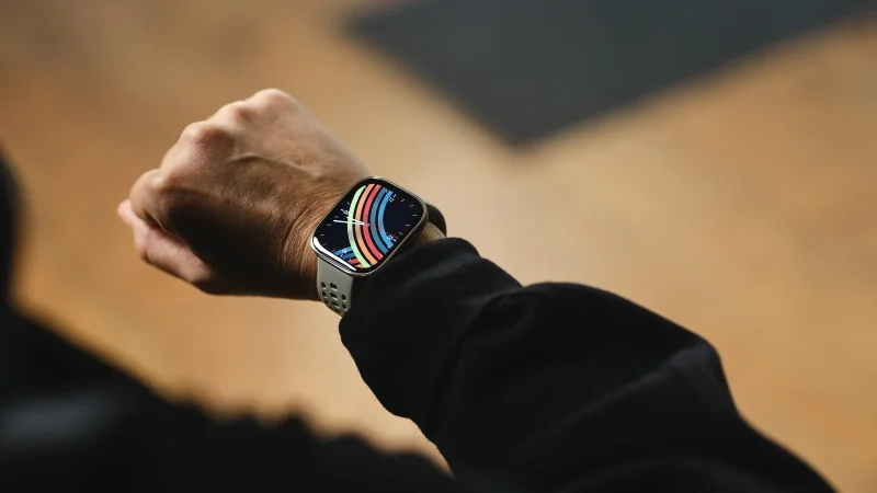 Смарт-часы Amazfit Bip 6 поступили в продажу в России